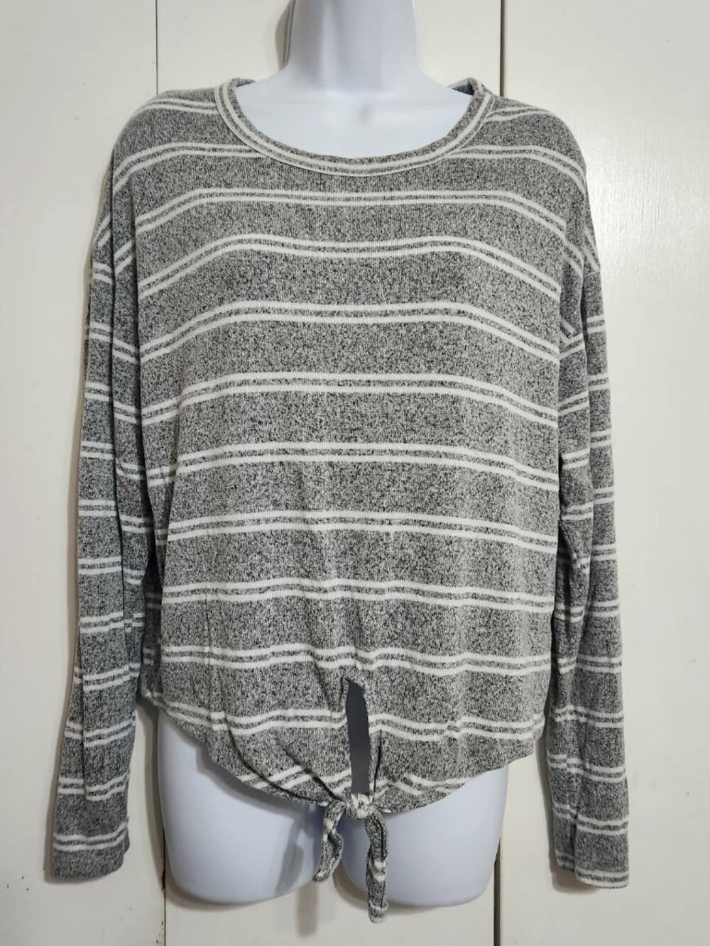 Caution To The Wind Top Large Womens Gray White Striped Front Tie Knit Shirt L